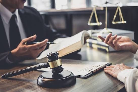 Адвокат з питань міграції в Україні: хто вони та чим займаються